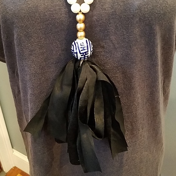 Handmade beaded necklace - Picture 2 of 2